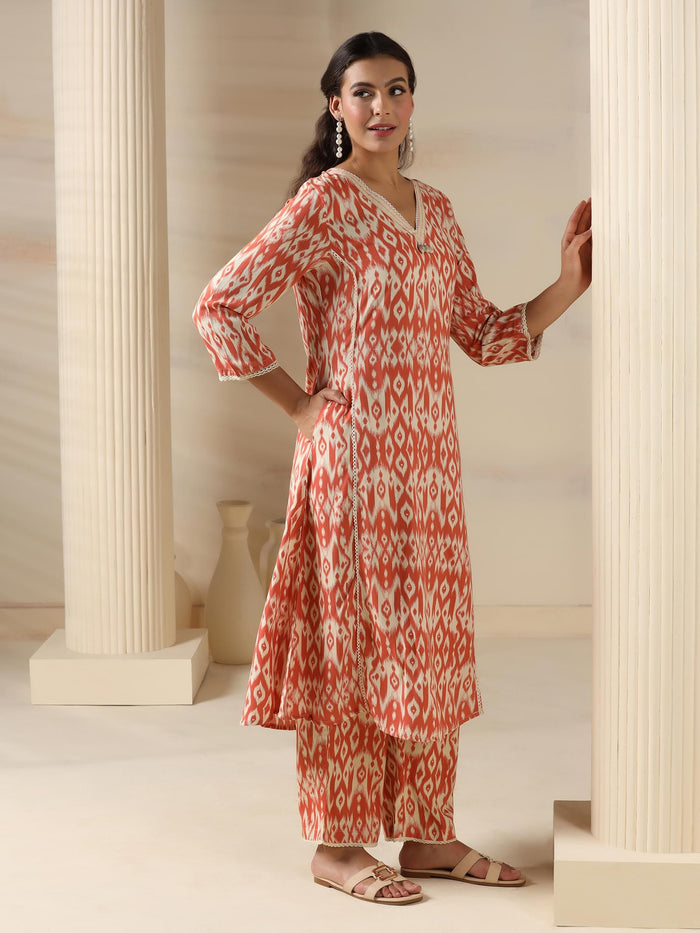 Women Liva Peach Geometric Print Kurta With Comfort Pant.