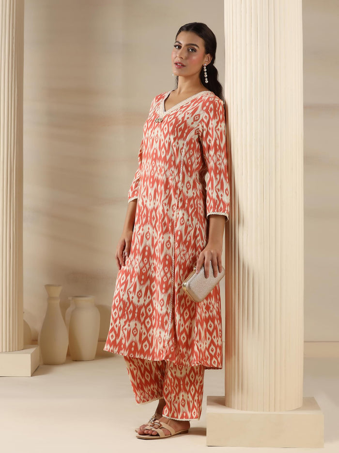 Women Liva Peach Geometric Print Kurta With Comfort Pant.