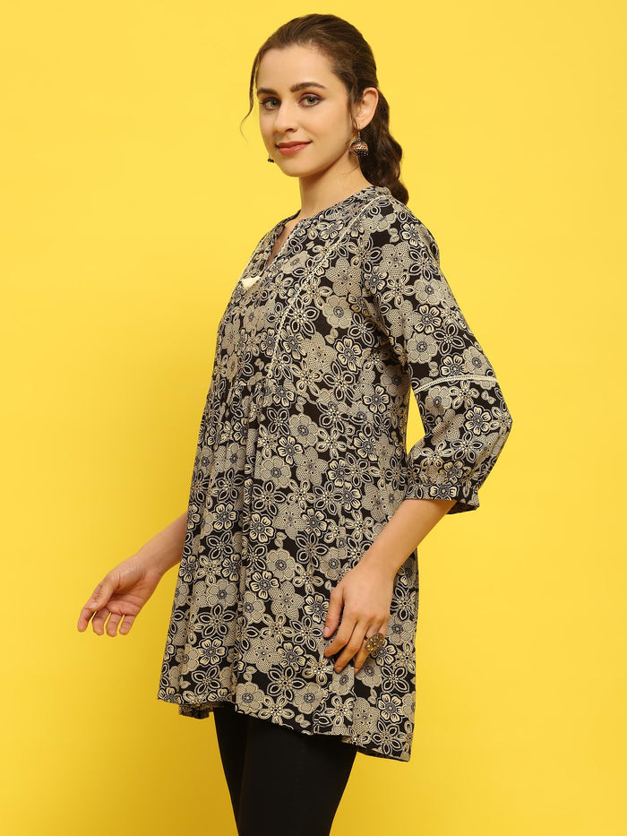 Women Liva Rayon Black Floral Print Tunic.