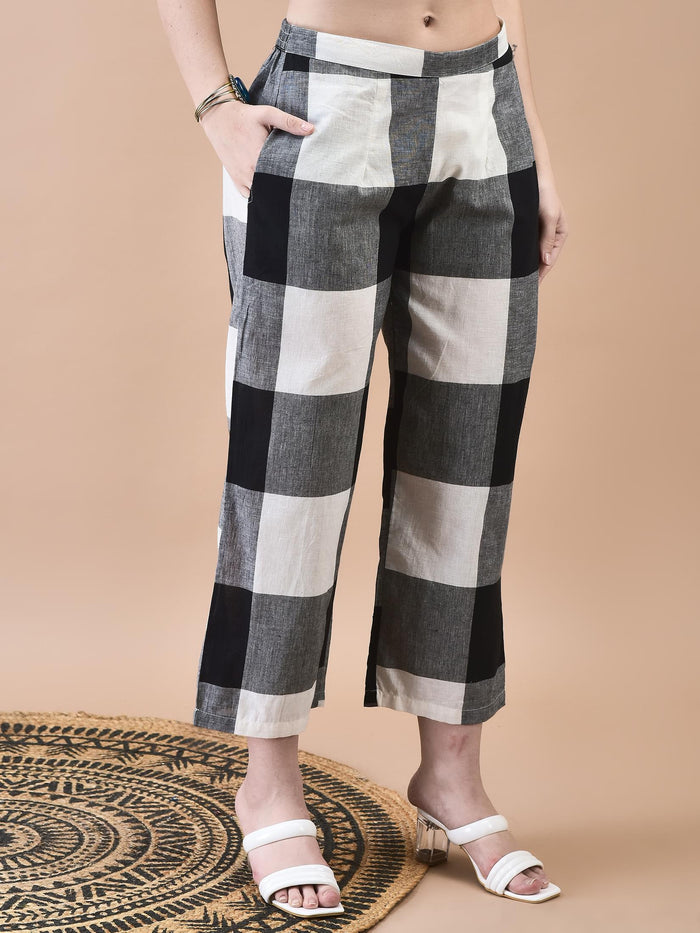 Women Liva (Rayon) Black Solid Kurta With Cotton Comfort Pant.