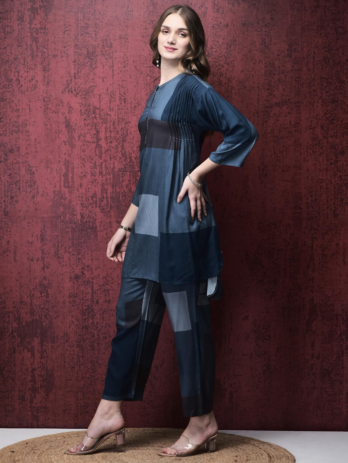 Women Liva (Rayon) Blue Geometric Print Kurta With Comfort Pant.