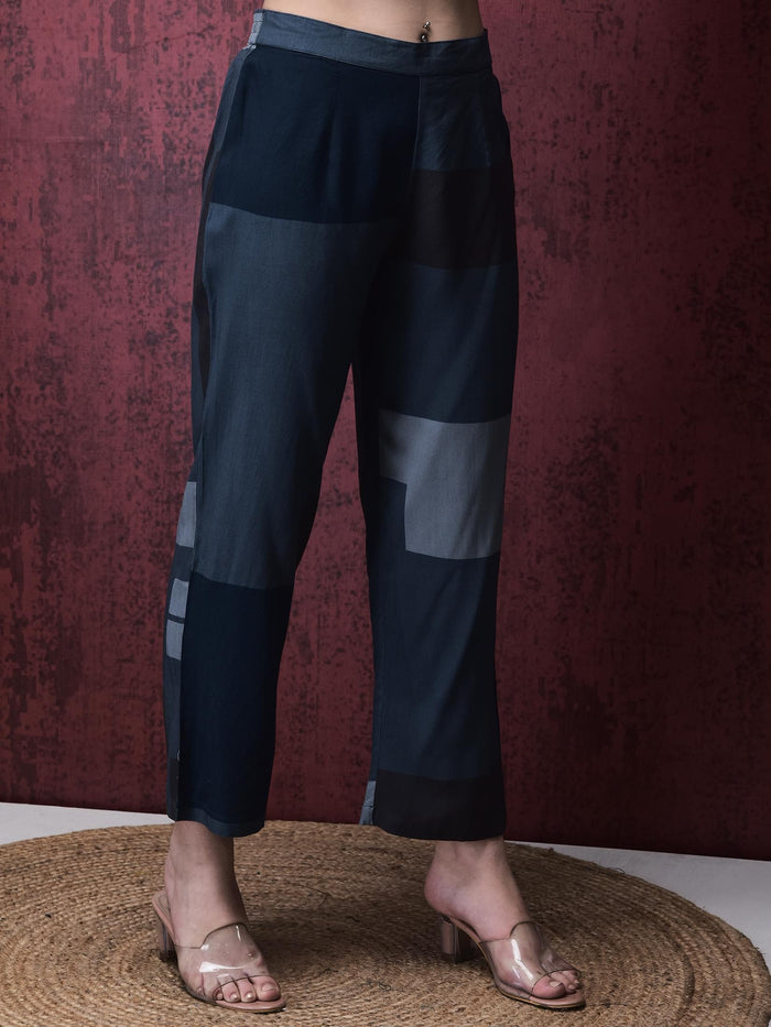 Women Liva (Rayon) Blue Geometric Print Kurta With Comfort Pant.