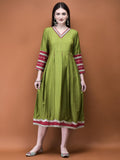 Women Liva (Rayon) Green Geometric Dress.