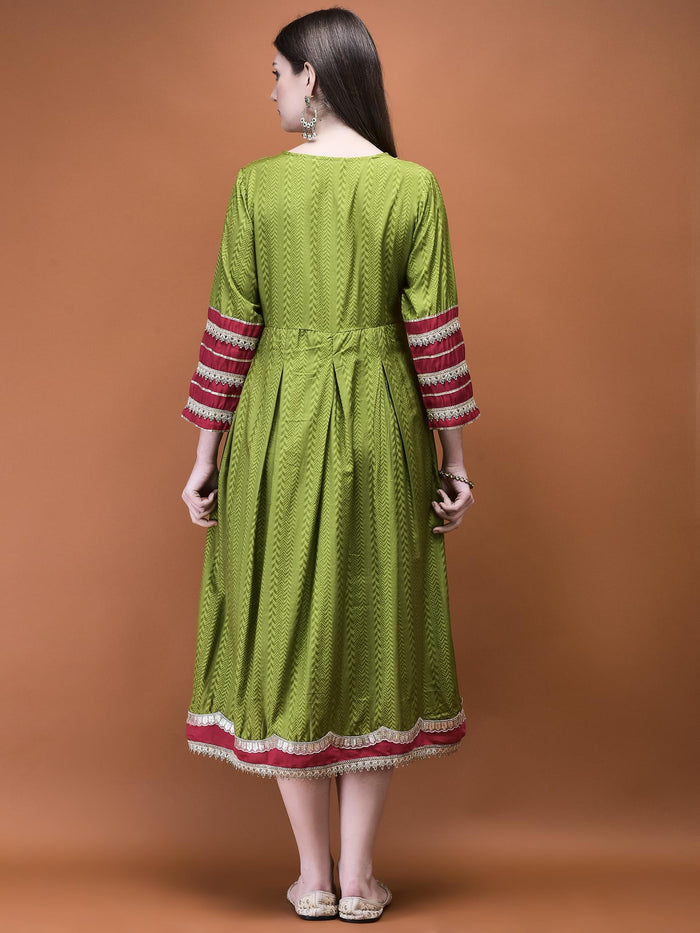 Women Liva (Rayon) Green Geometric Dress.