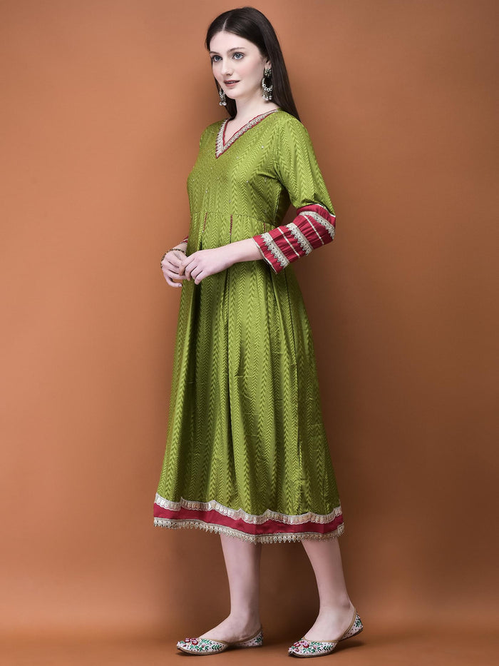 Women Liva (Rayon) Green Geometric Dress.