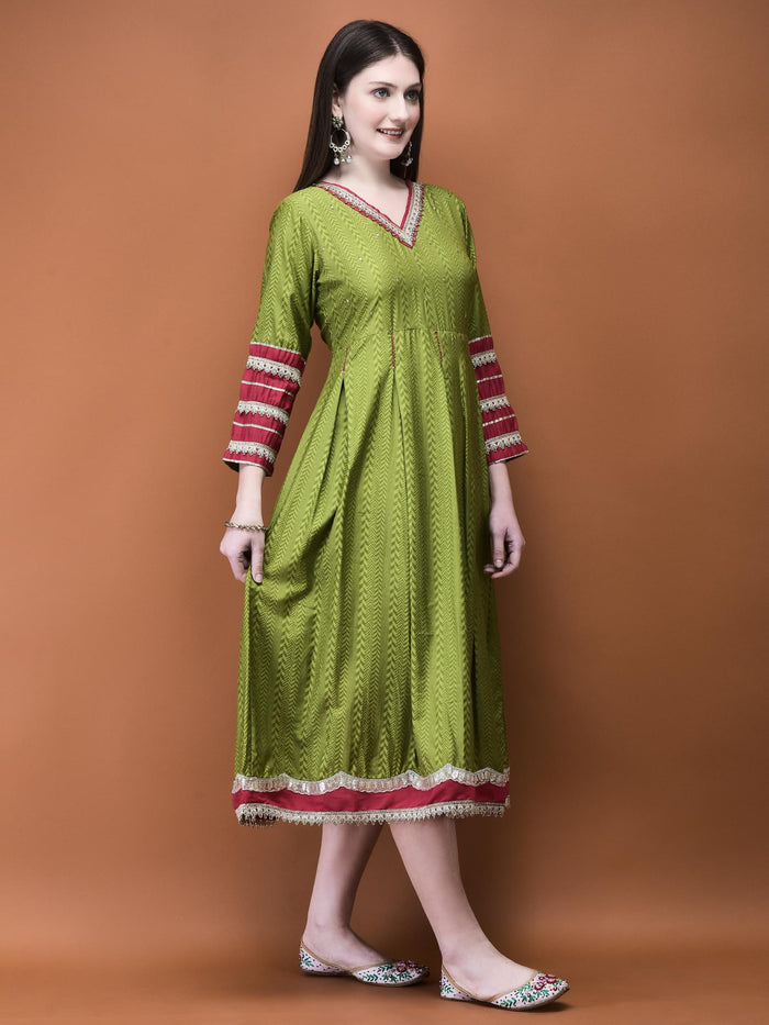 Women Liva (Rayon) Green Geometric Dress.