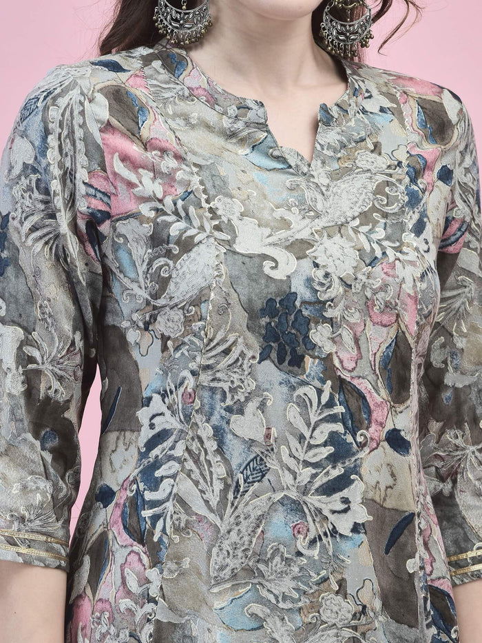 Women Liva Rayon Grey Abstract Print Kurta.