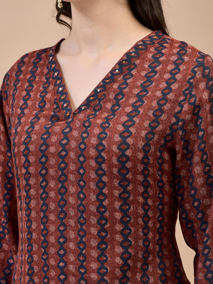 Women Liva Rayon Maroon Geometric Print Kurta.