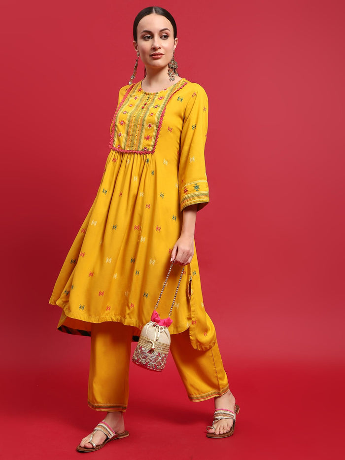 Women Liva Rayon Mustard Geometric Print Kurta With Comfort Pant.