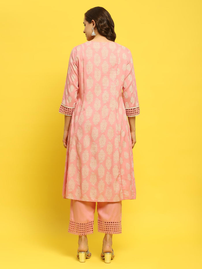 Women Liva Rayon Pink Geometric Print Kurta With Comfort Pant.