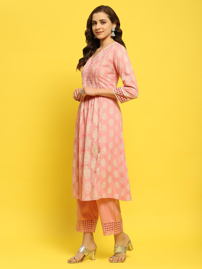 Women Liva Rayon Pink Geometric Print Kurta With Comfort Pant.
