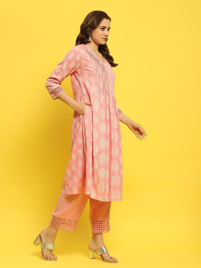Women Liva Rayon Pink Geometric Print Kurta With Comfort Pant.