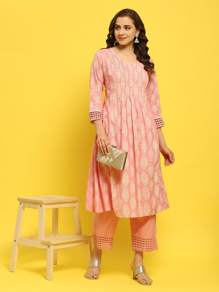 Women Liva Rayon Pink Geometric Print Kurta With Comfort Pant.