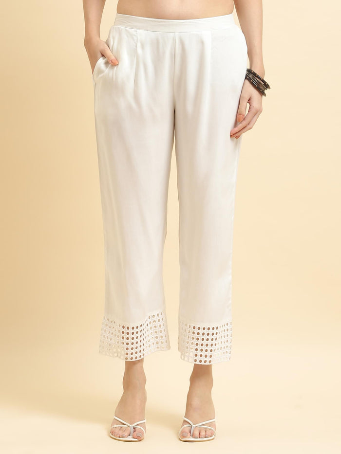 Women Liva Rayon White Floral Print Kurta With Comfort Pant.