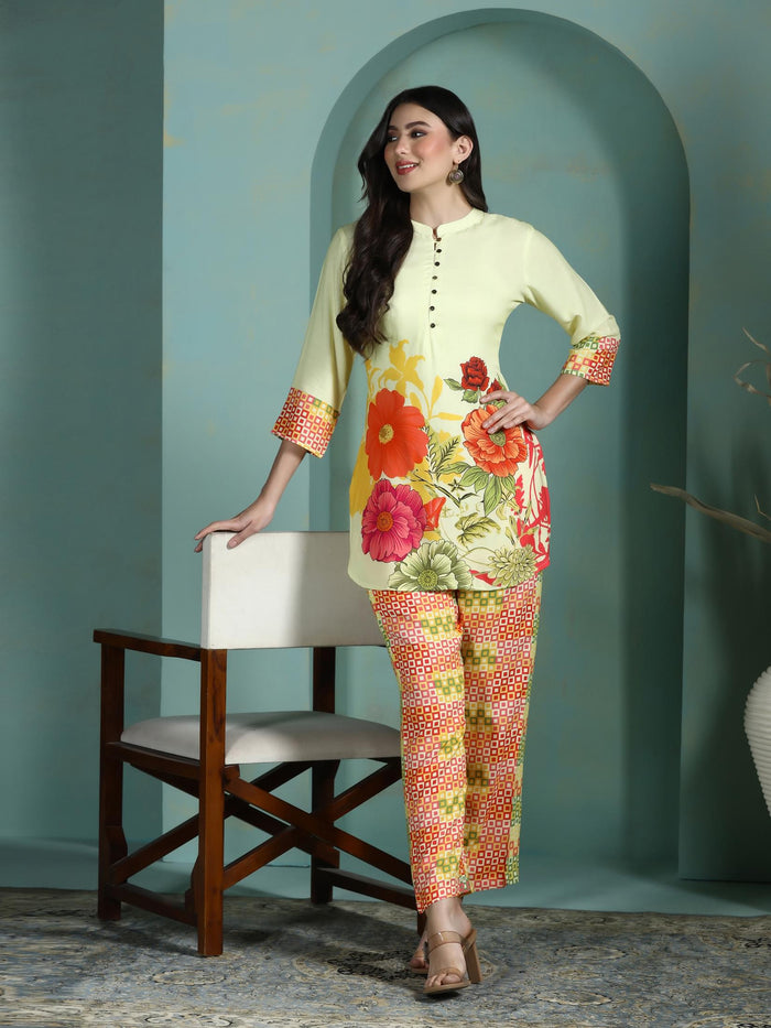 Women Liva Yellow Printed Kurta With Comfort Pant.