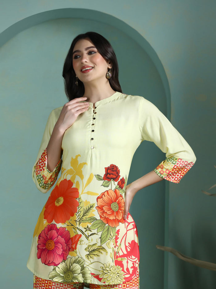 Women Liva Yellow Printed Kurta With Comfort Pant.