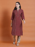 Women Maroon Geometric Print Kurta With Trouser.