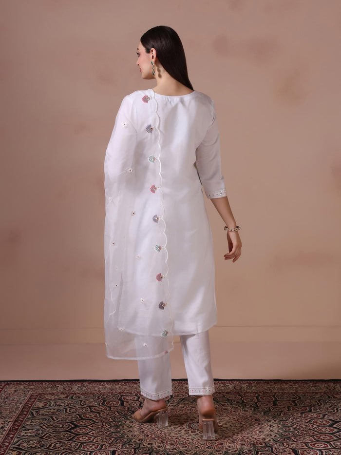 Women Mul Chanderi White Embroidered Kurta Trouser Dupatta.