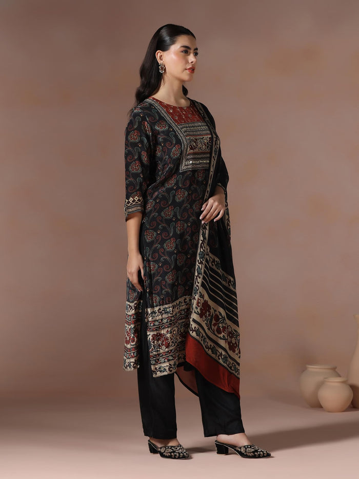 Women Muslin Black Ajrakh Print Kurta Comfort Pant Dupatta.