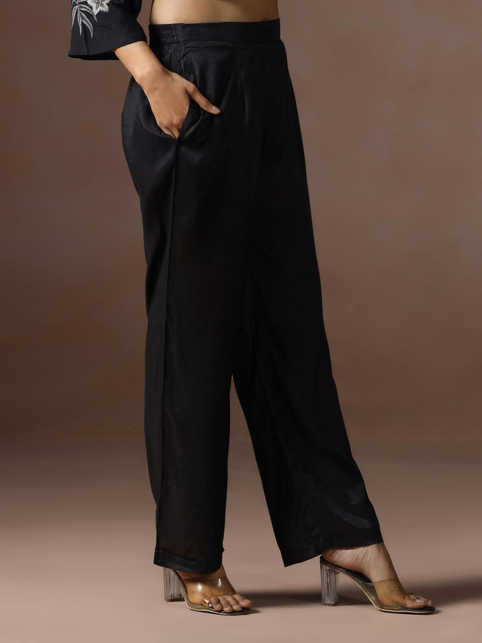 Women Muslin Black Floral Print Kurta Comfort Pant Dupatta.