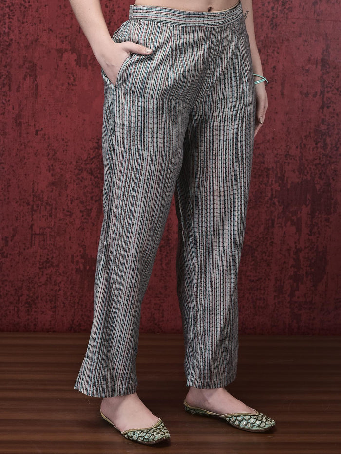 Women Muslin Blue Floral Print Kurta With Comfort Pant.