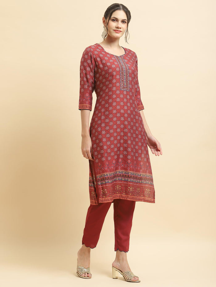 Women Muslin Maroon Floral Print Kurta Trouser Dupatta.