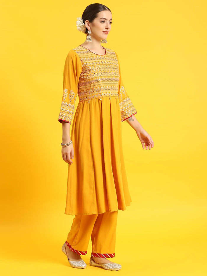 Women Mustard Geometric Print Kurta Comfort Pant Dupatta.