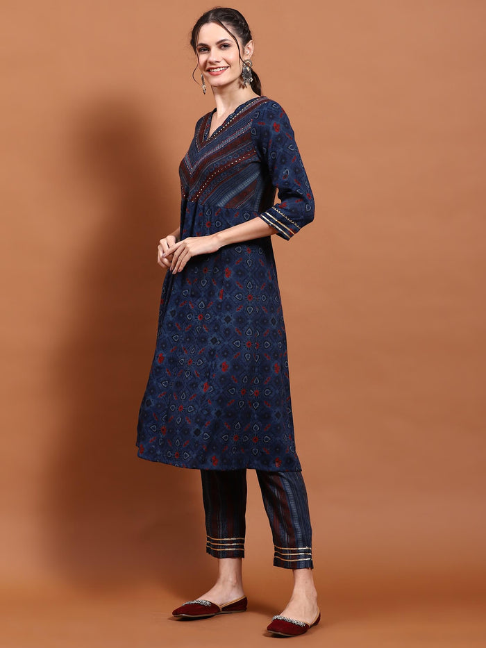 Women Navy Blue Geometric Print Kurta With Trouser.