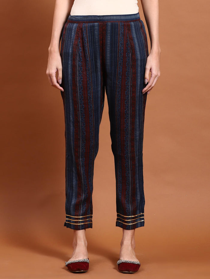 Women Navy Blue Geometric Print Kurta With Trouser.