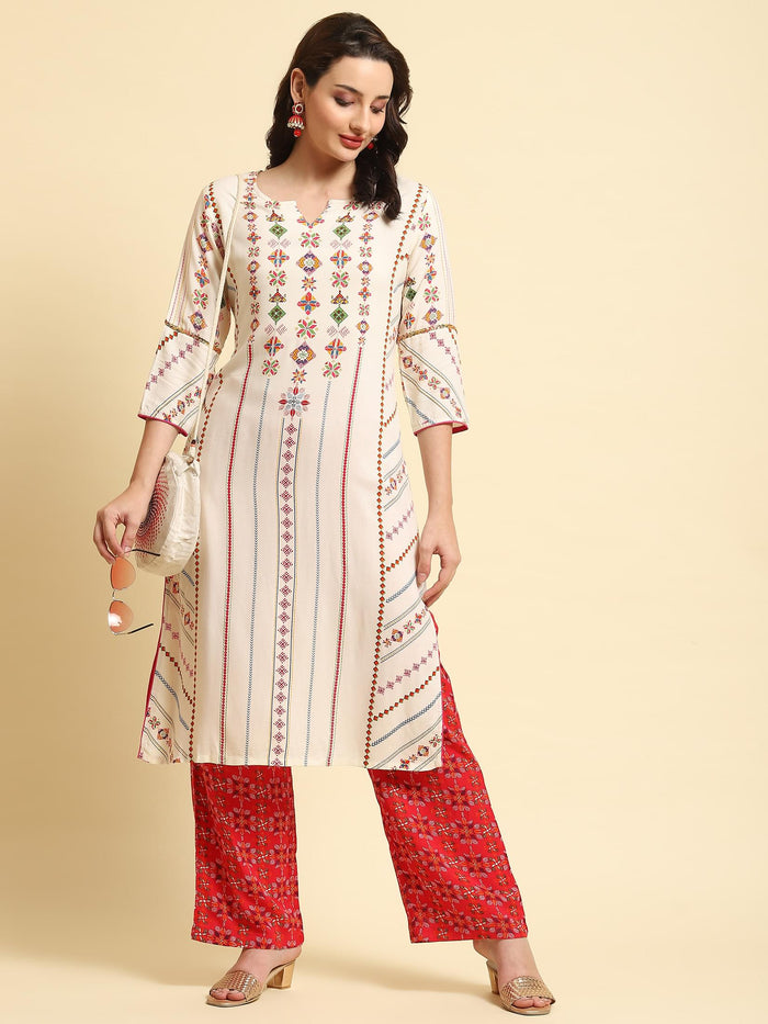 Women Off White Geometric Printed Kurta With Comfort Pant.