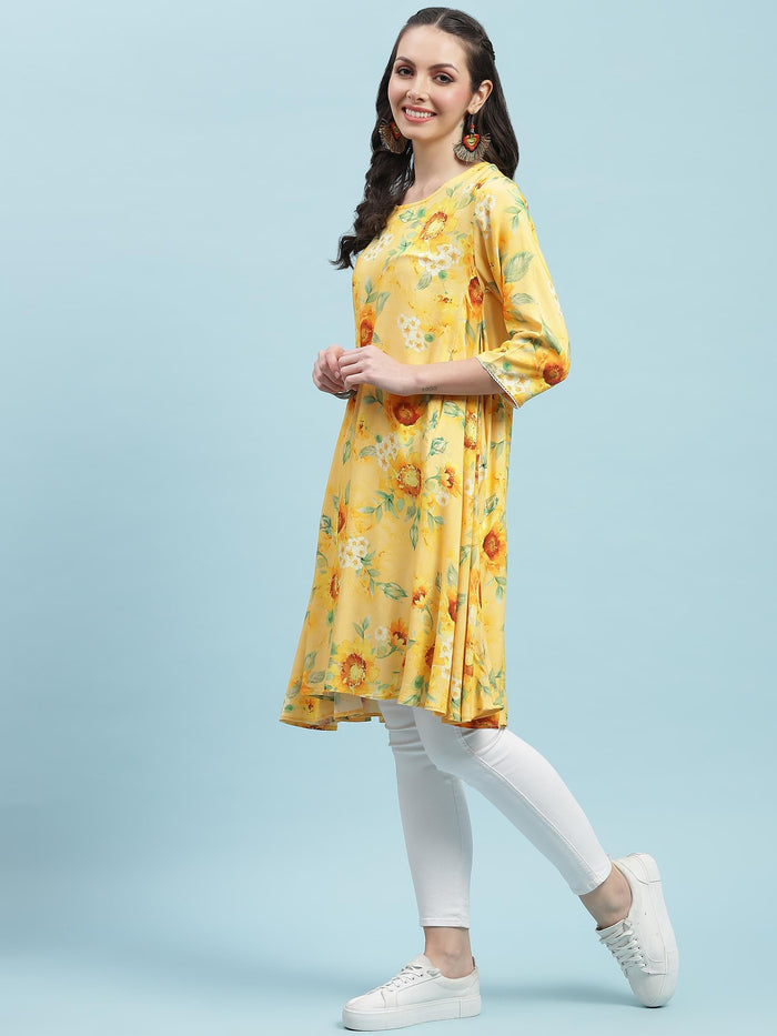 Women Orange Floral Print Kurta.
