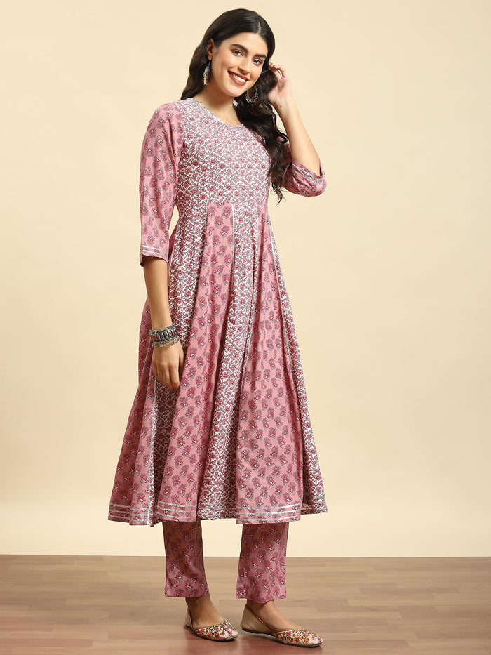 Women Pink Floral Print Kurta Trouser Dupatta.