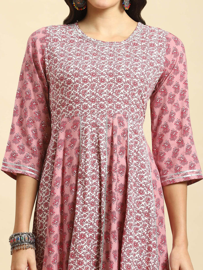 Women Pink Floral Print Kurta Trouser Dupatta.