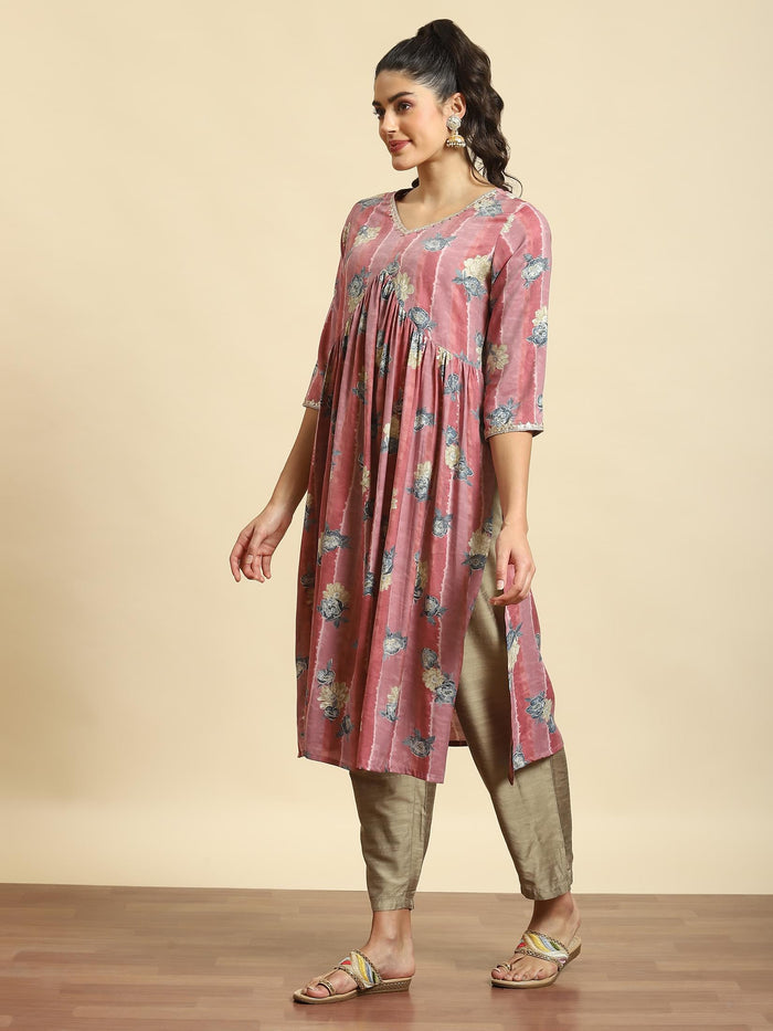 Women Pink Floral Print Kurta.