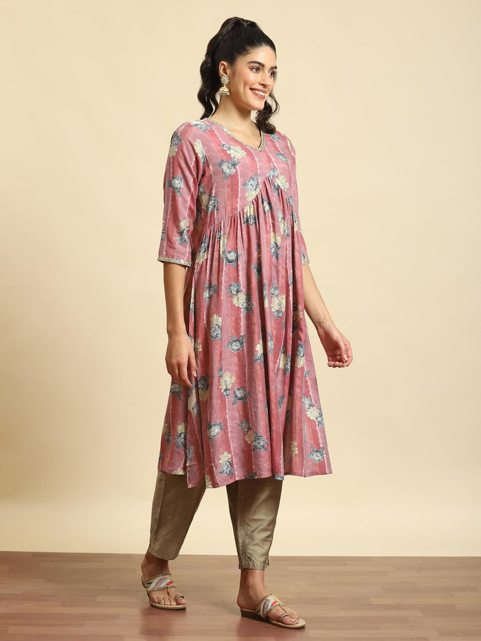 Women Pink Floral Print Kurta.