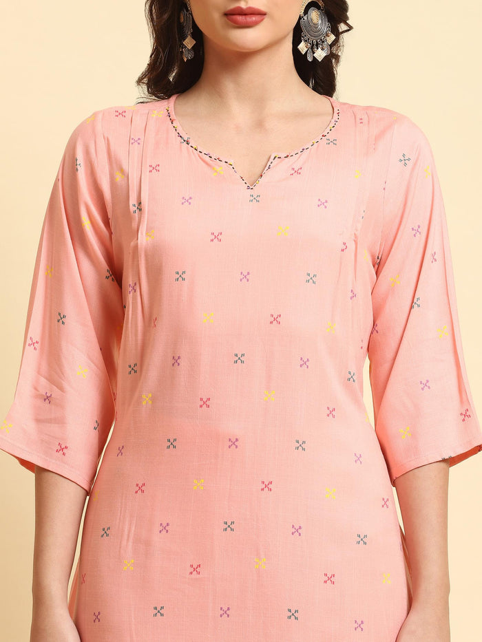 Women Pink Geometric Printed Kurta With Comfort Pant.