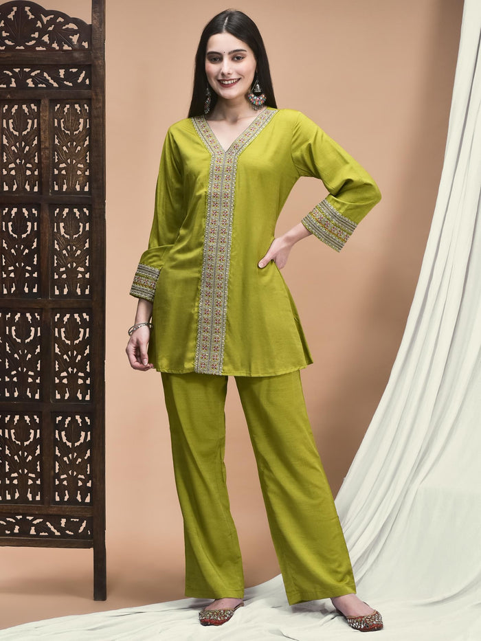 Women Poly Viscose Green Embroidered Co-Ord Set.