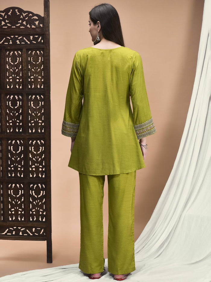 Women Poly Viscose Green Embroidered Co-Ord Set.