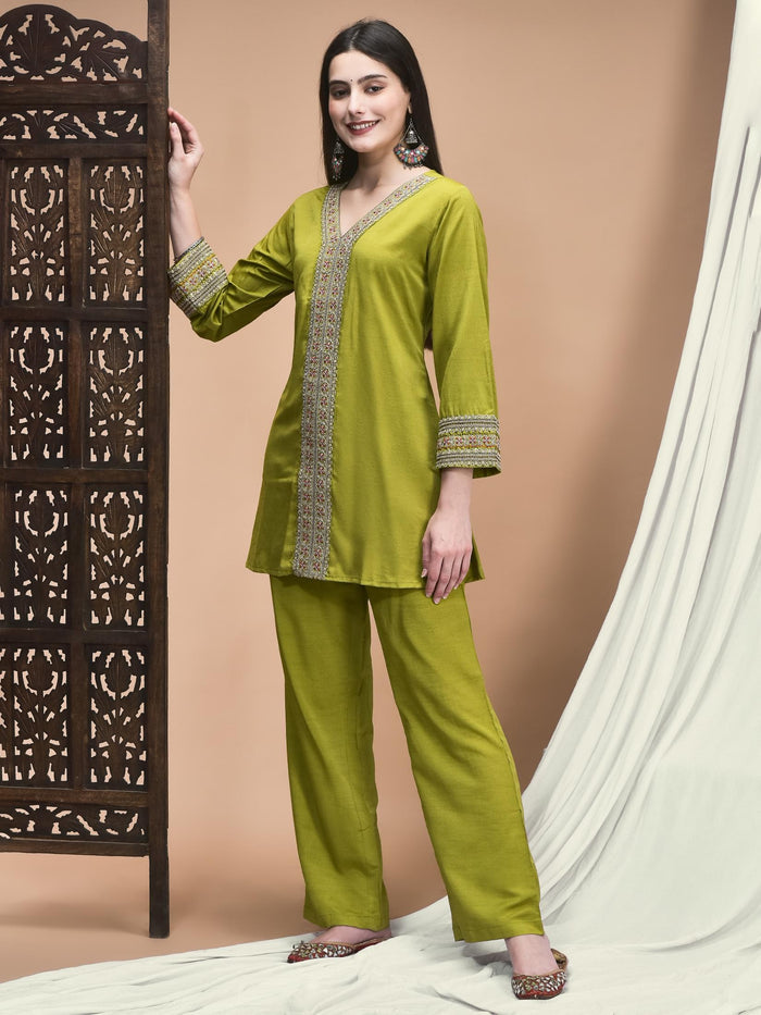 Women Poly Viscose Green Embroidered Co-Ord Set.