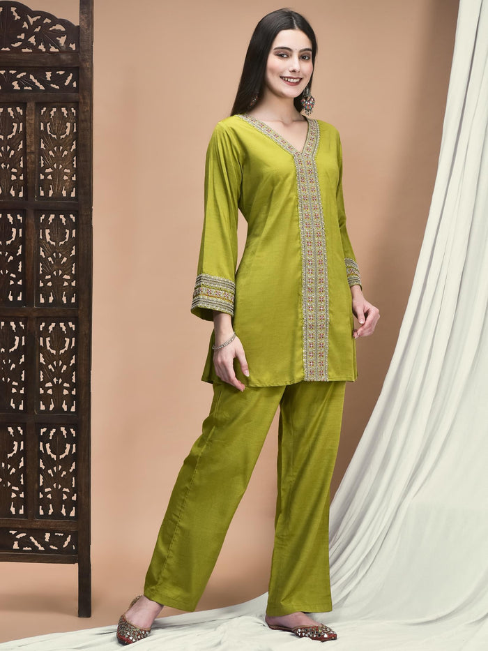 Women Poly Viscose Green Embroidered Co-Ord Set.