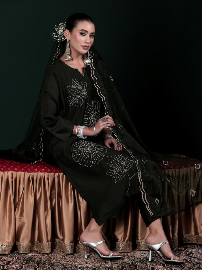 Women Poly Viscose Green Embroidered Kurta Comfort Pant Dupatta.
