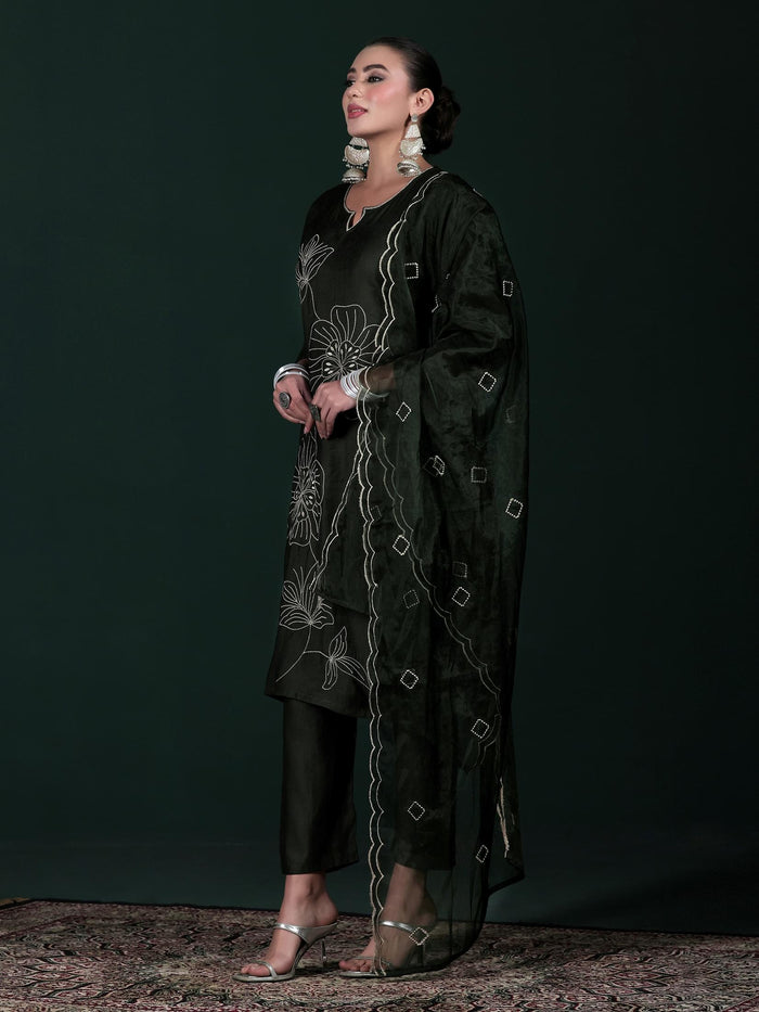 Women Poly Viscose Green Embroidered Kurta Comfort Pant Dupatta.