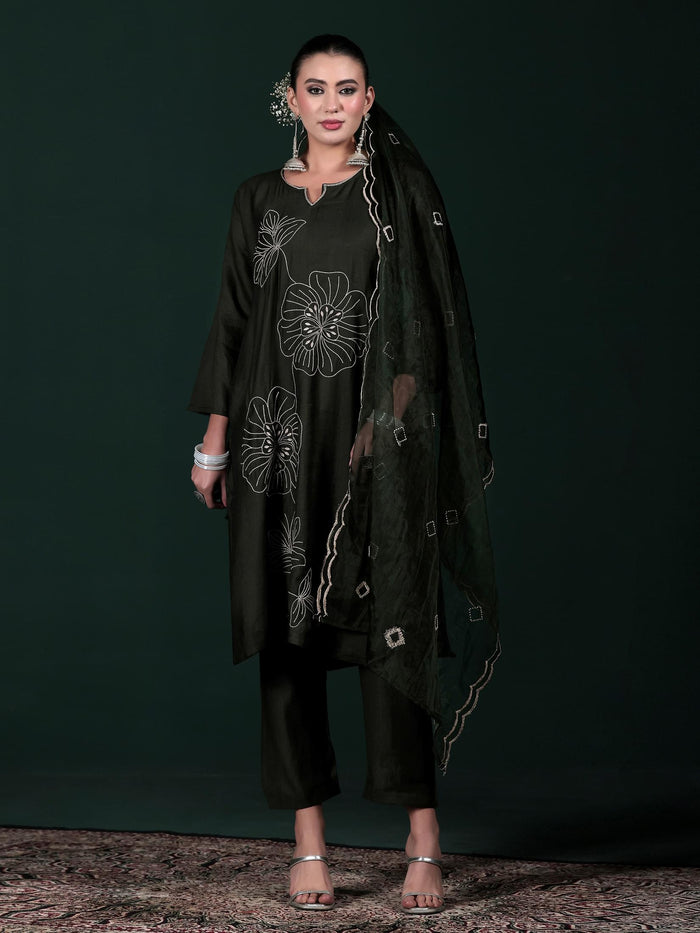 Women Poly Viscose Green Embroidered Kurta Comfort Pant Dupatta.