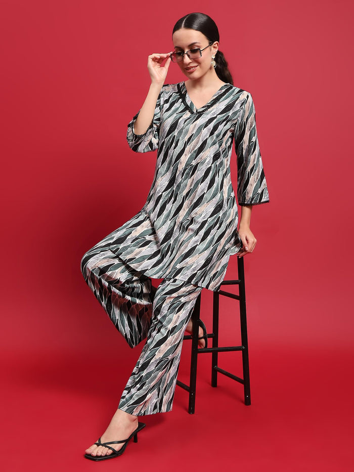 Women Polyester Green Abstract Print Co-Ord Set.