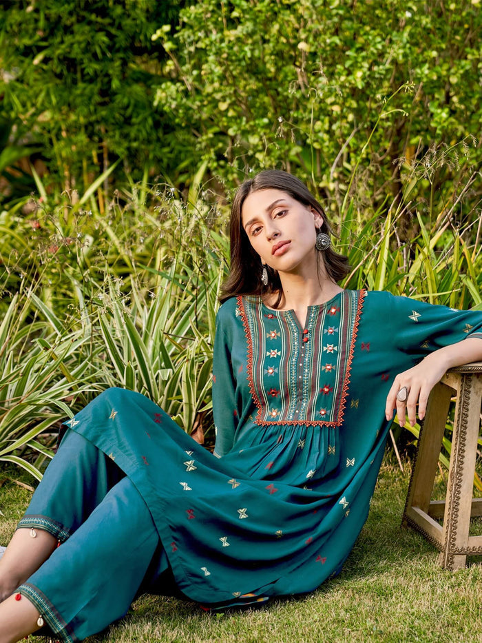 Women Rayon Peacock Blue Kurta With Comfort Pant.