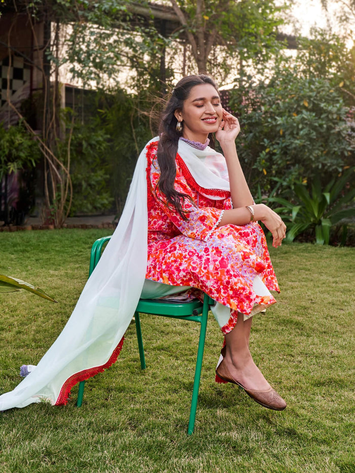 Women Rayon Pink Kurta Comfort Pant Dupatta.