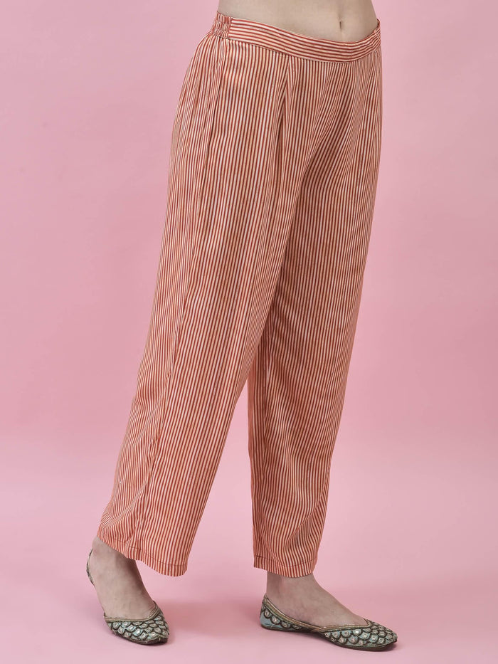 Women Rayon Rust Multi Kurta With Comfort Pant.