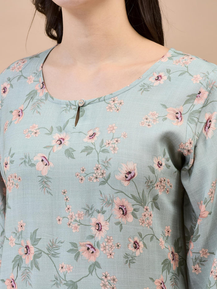 Women Shantoon Green Solid Kurta.