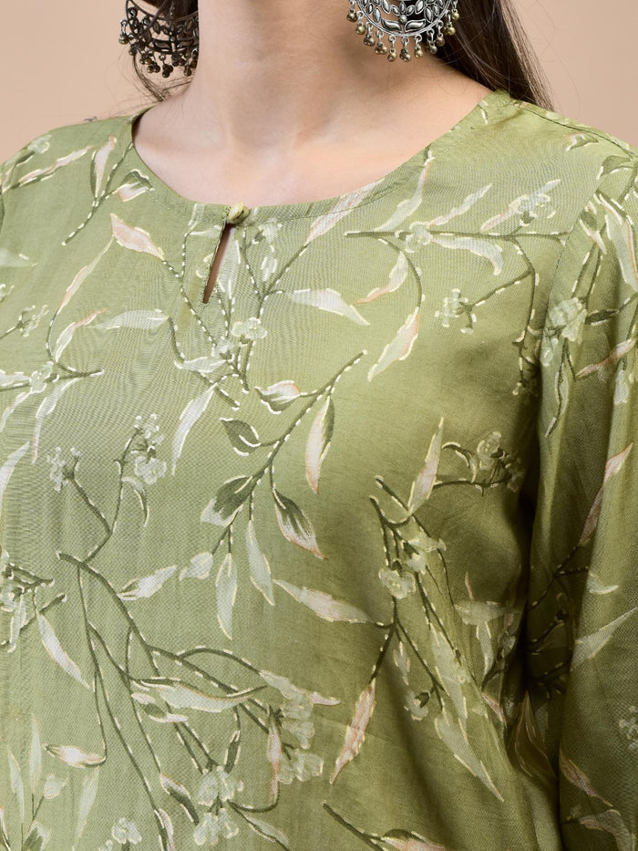 Women Shantoon Green Solid Kurta.
