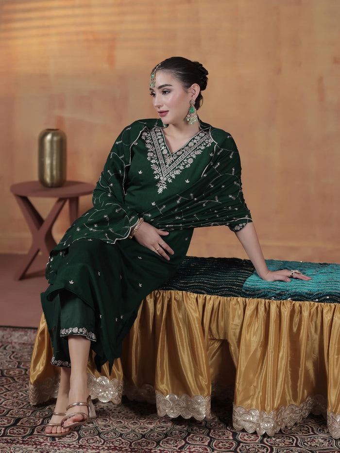Women Silk Blend Green Embroidered Kurta Comfort Pant With Dupatta.